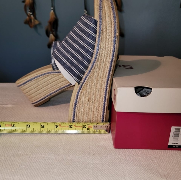 SO Slip on Sandals - New In Box - Picture 2 of 3